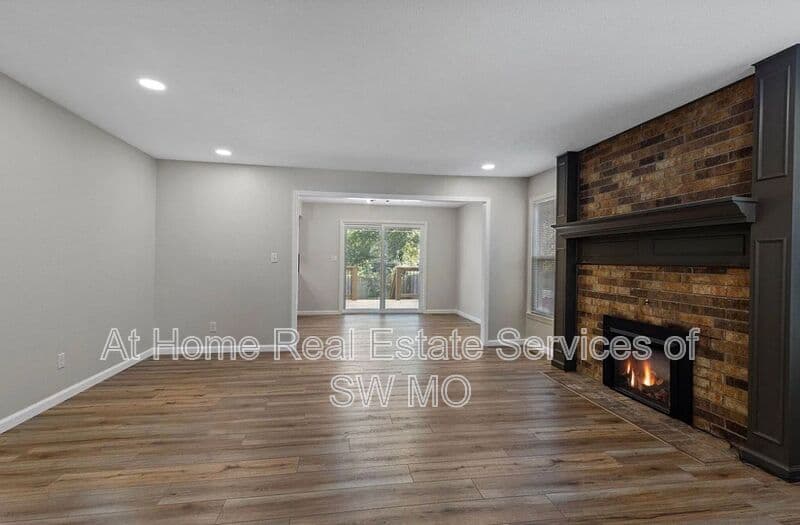 Springfield House: 1724 W Whiteside St