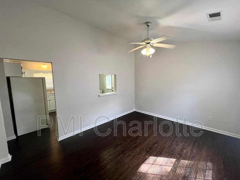 Charlotte House: 6204 Easter Ln