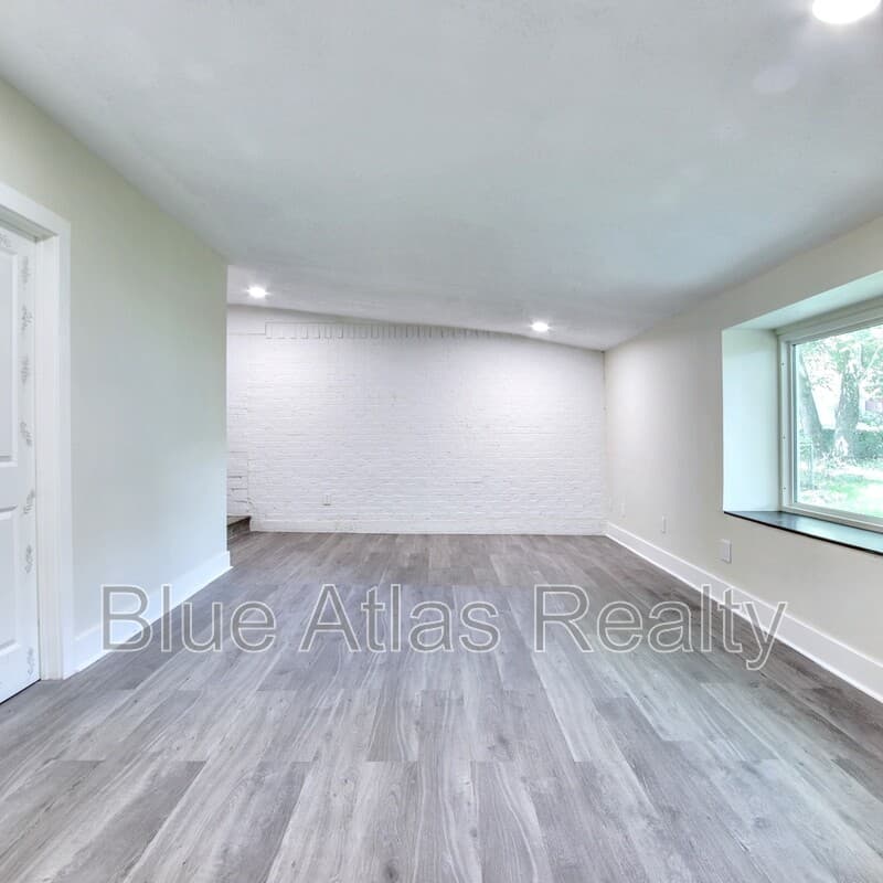 Rowlett House: 5708 Flamingo Court