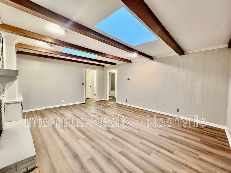 Brentwood House: 8124 Devens Dr