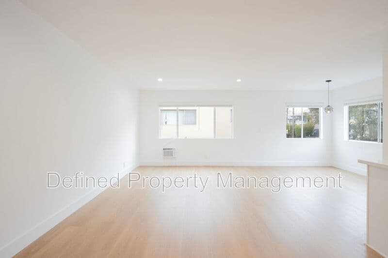 West Hollywood House: 937 Orange Grove Ave