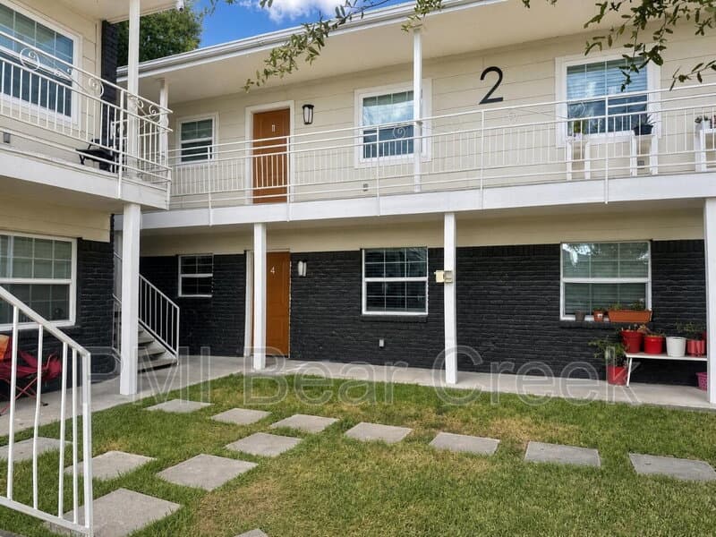 Houston Condo: 1824 Thonig Road