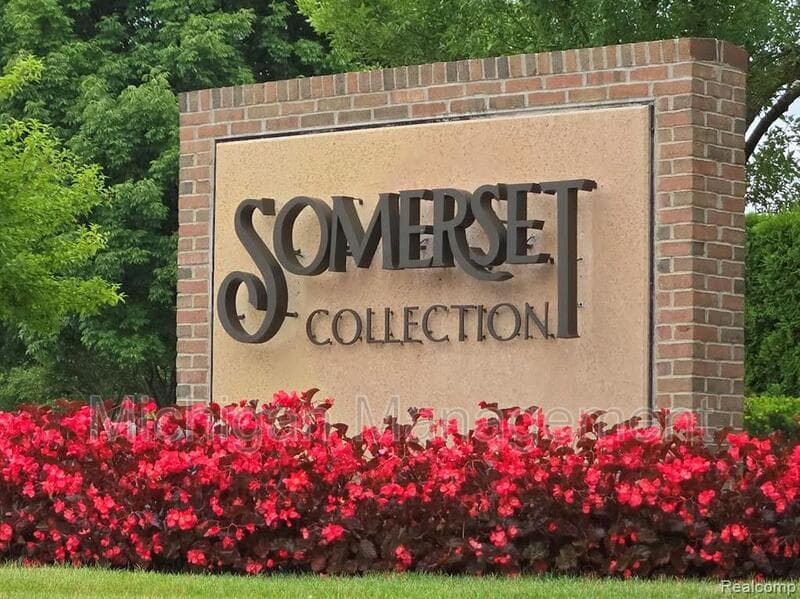Birmingham Condo: 2727 E Maple Rd
