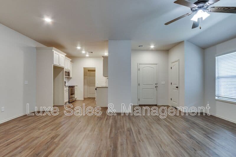 Edmond House: 341 Chalk Hill Ct