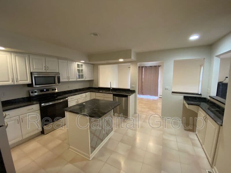 East Amherst House: 71 Berwick Ln