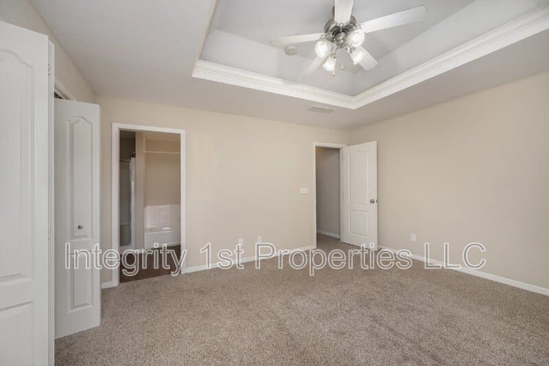 Kansas City Condo: 5930 NW 91st Ter