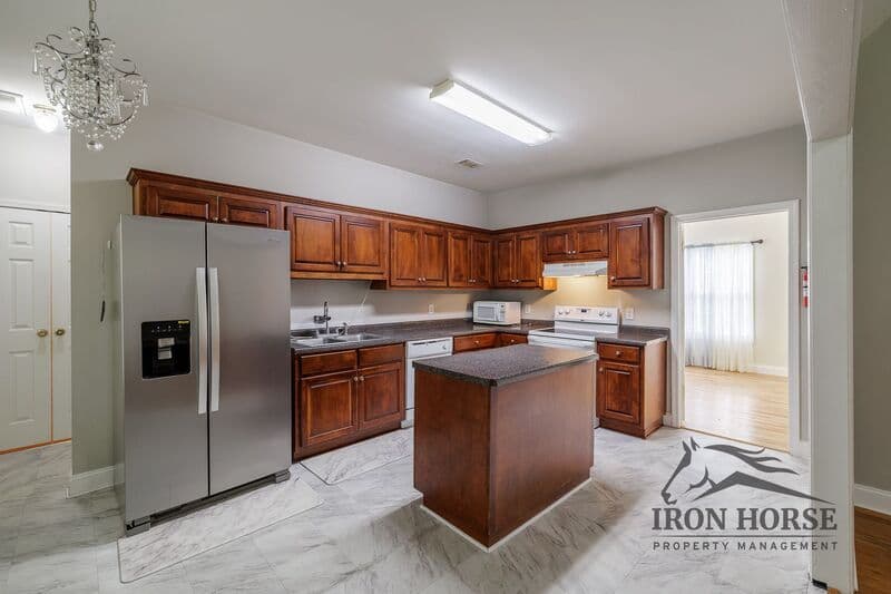 Athens House: 411 Timber Creek Dr