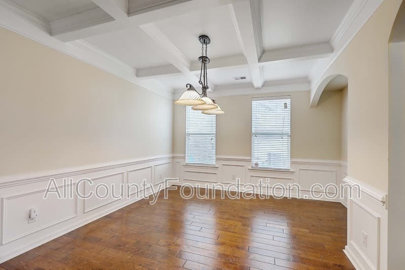 Summerville House: 431 Flat Rock Ln