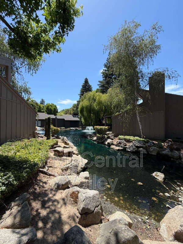 Modesto House: 1725 Edgebrook Drive