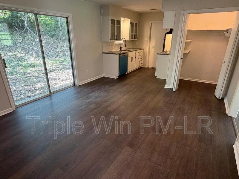 Little Rock House: 8 Glendale Drive