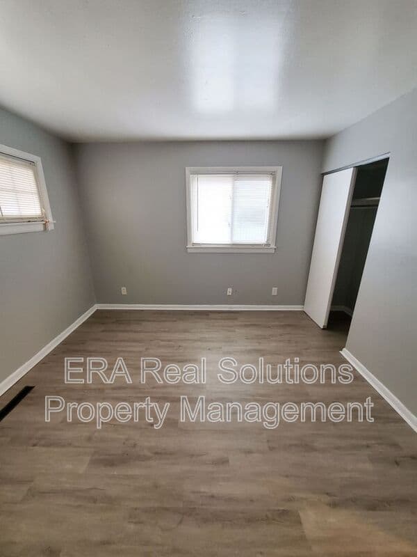 Grove City House: 2906 Woodgrove Drive