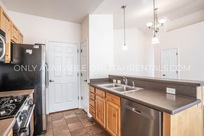 Provo Condo: 1052 Canyon Meadow Dr
