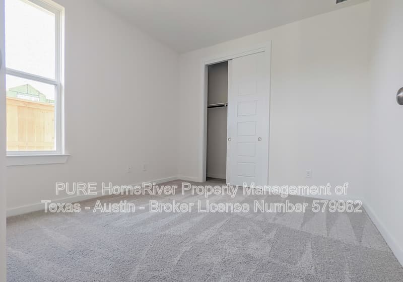 Round Rock House: 4345 Chapel Hill St