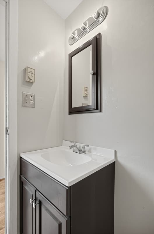 Parkville Condo: 139 East Orange Court