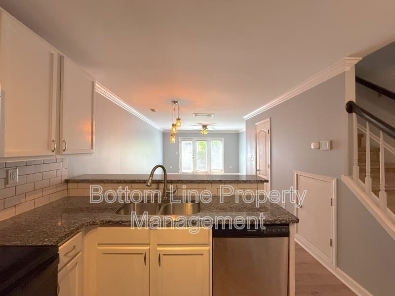 Charlotte Condo: 1218 Green Oaks Ln