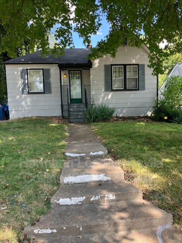 Saint Louis House: 7117 Seymour Dr