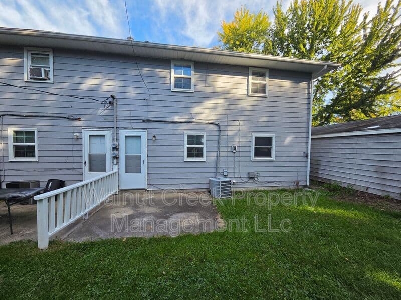 Elyria Condo: 41547 Elmwood St