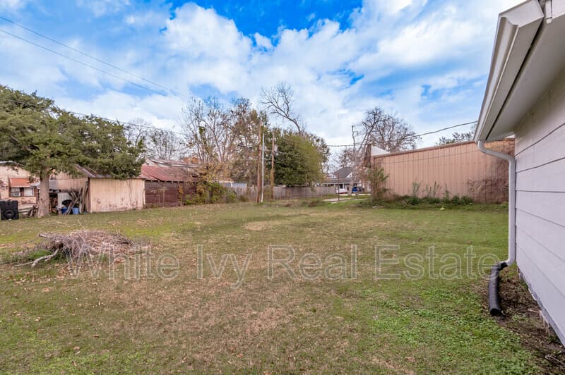 Trinity Condo: 200 W Caroline Street