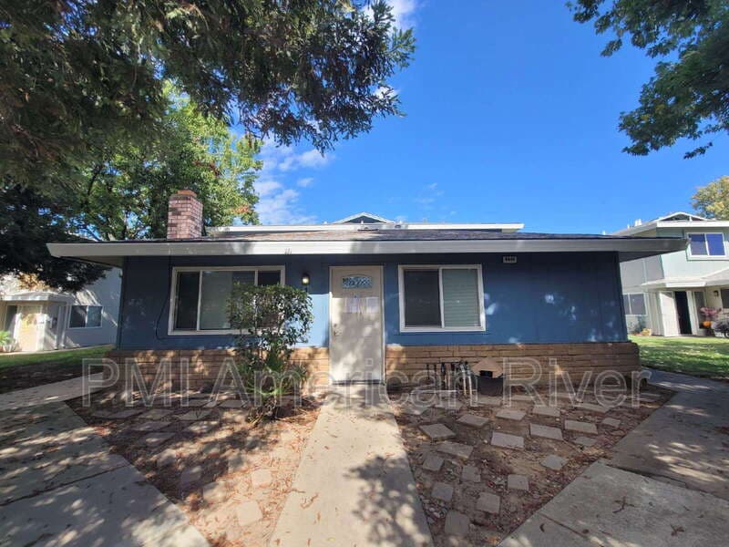 Citrus Heights Townhome: 6501 Greenback Ln