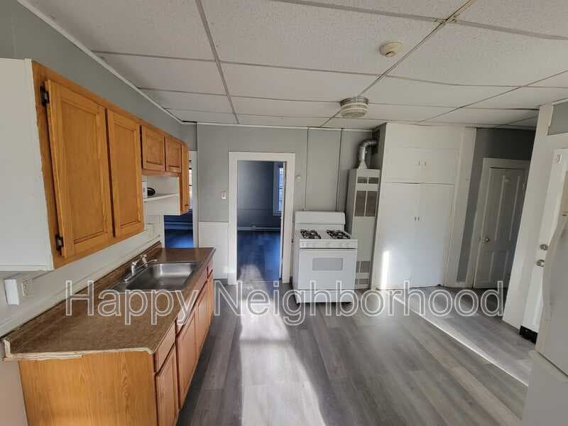 Meriden House: 115 New HanoverUnit 1