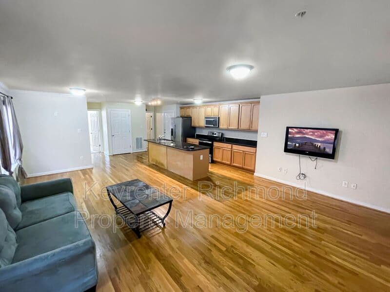 Richmond Condo: 3219 Ellwood Ave