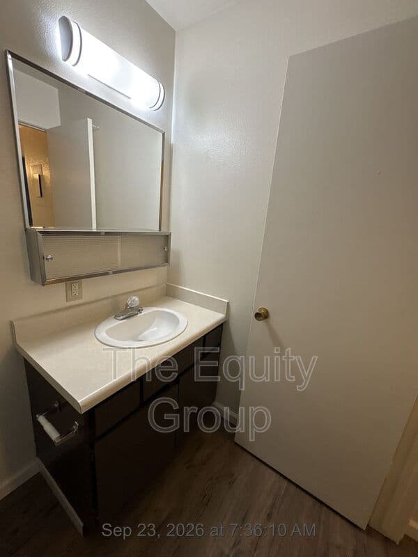 Visalia House: 1414 West Elowin Ave