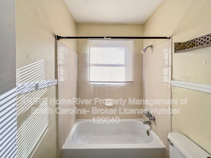 Columbia House: 2413 Laurel St