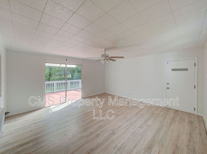 Manville House: 719 Newark Ave
