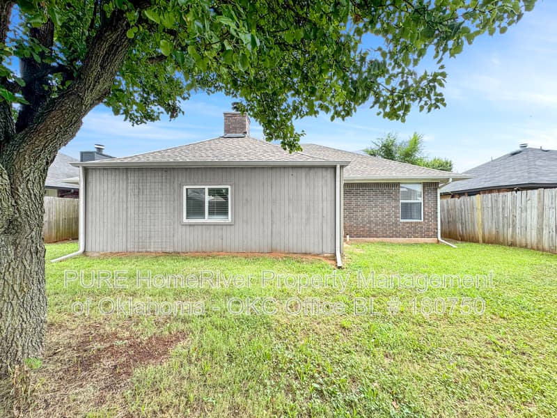 Midwest City House: 9709 Grissom Dr