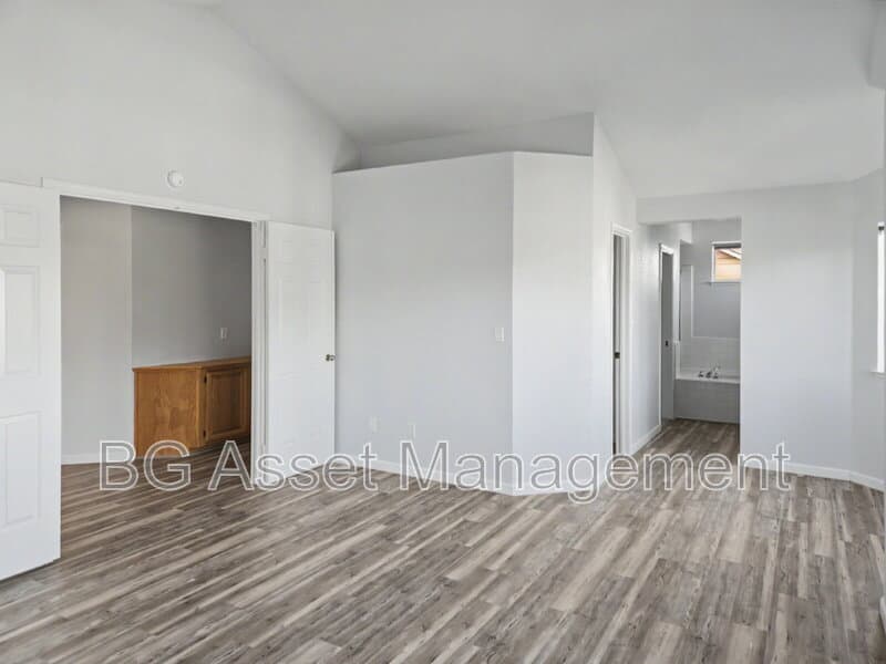 Richmond House: 3351 Parkgate Court