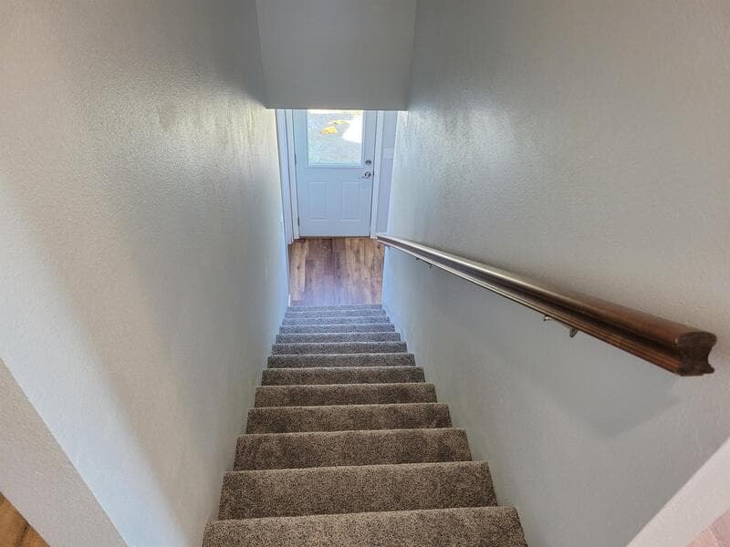 Pella Condo: 2256 Fairfax Dr