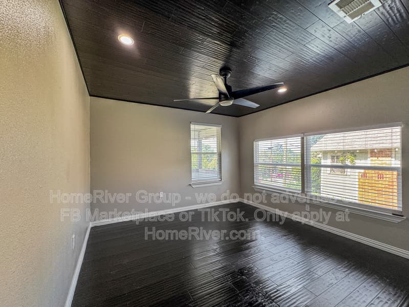 Dallas House: 1124 E 11th St