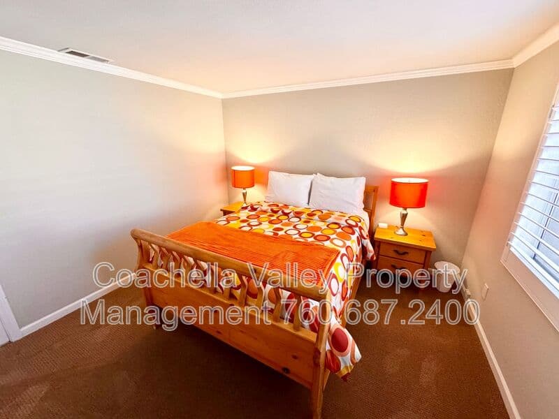 Palm Springs House: 2004 N San Antonio Rd