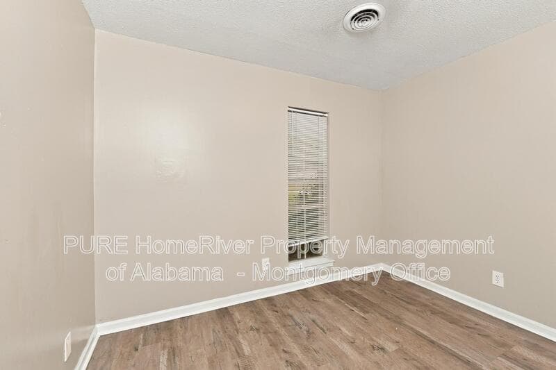 Montgomery House: 6220 Wares Ferry Road