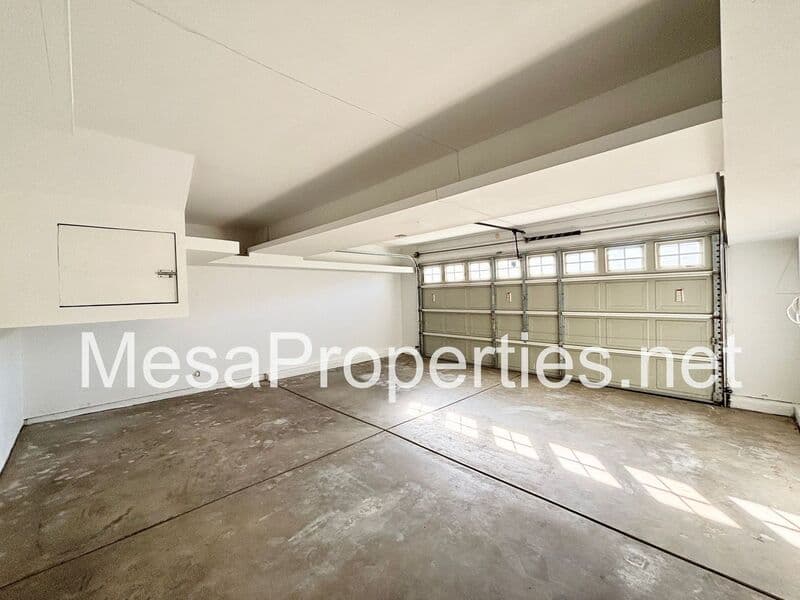 Victorville House: 15113 Pasture Way