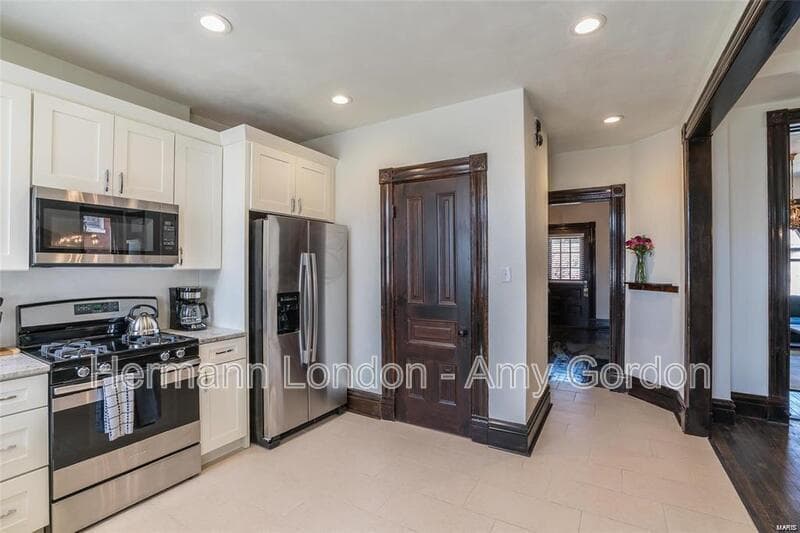 Saint Louis House: 3922 Castleman Avenue,