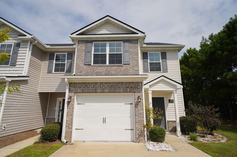 Richmond Hill House: 10 Kepler Loop