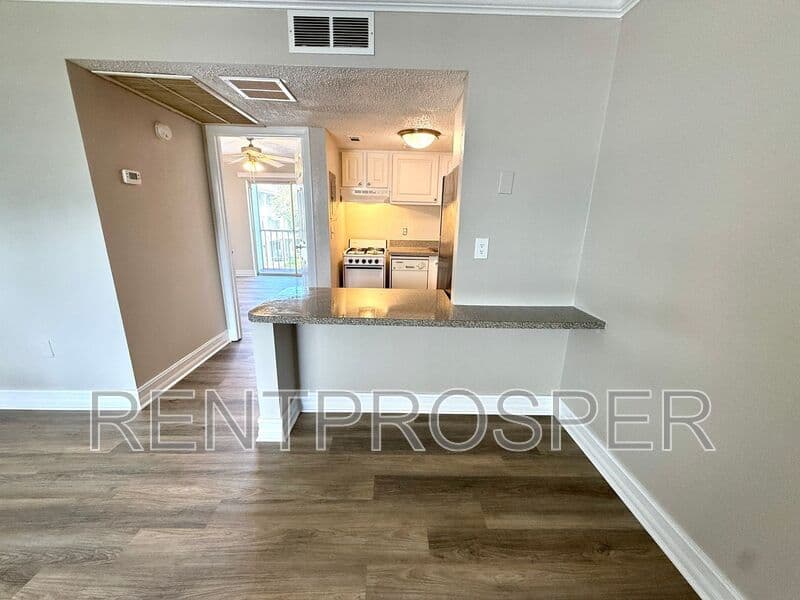 Altamonte Springs Condo: 122 Water Front Way
