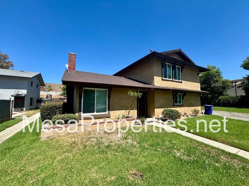 Ontario Condo: 1749 E Fairfield Ct