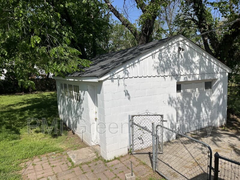 Tulsa House: 4326 S Owasso Ave