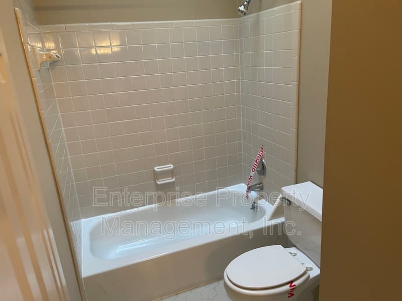 Cordova House: 384 Sherburne Cv