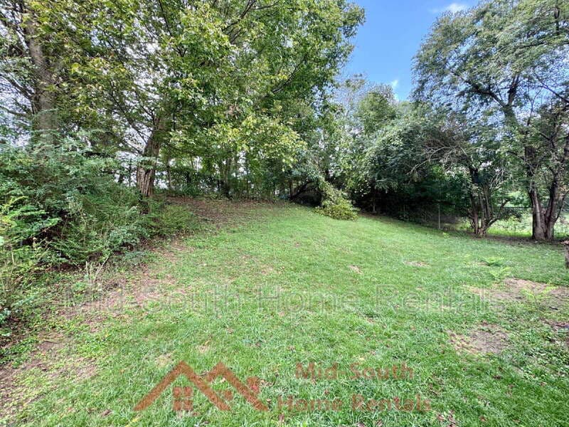 Memphis House: 5151 Corkwood Dr