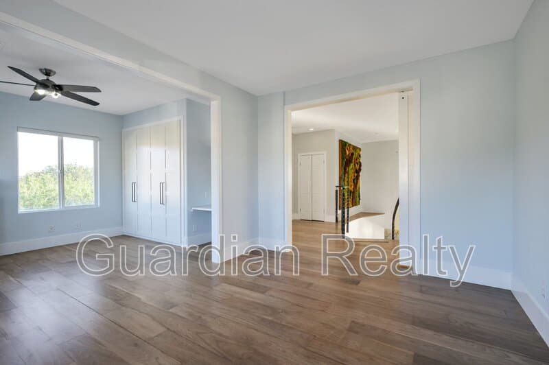 Henderson House: 2485 Sturrock Dr