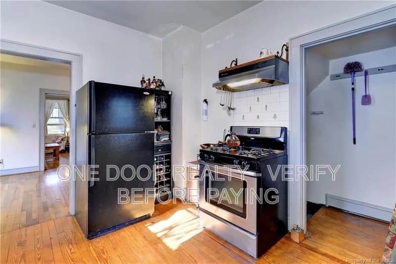 Williamsburg House: 207 Nelson Ave