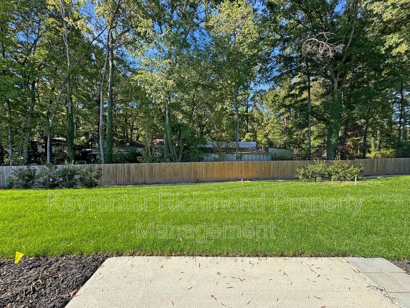 Richmond House: 1204 Canterbury Ridge Road
