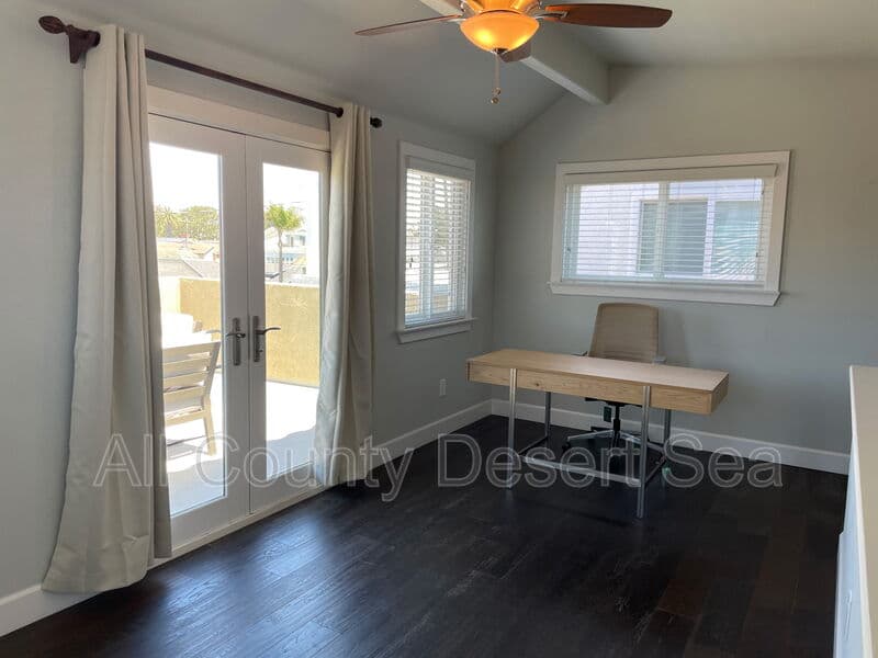 Huntington Beach House: 621 8th St