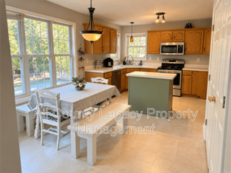 Loganville House: 305 Greenleaf Ct