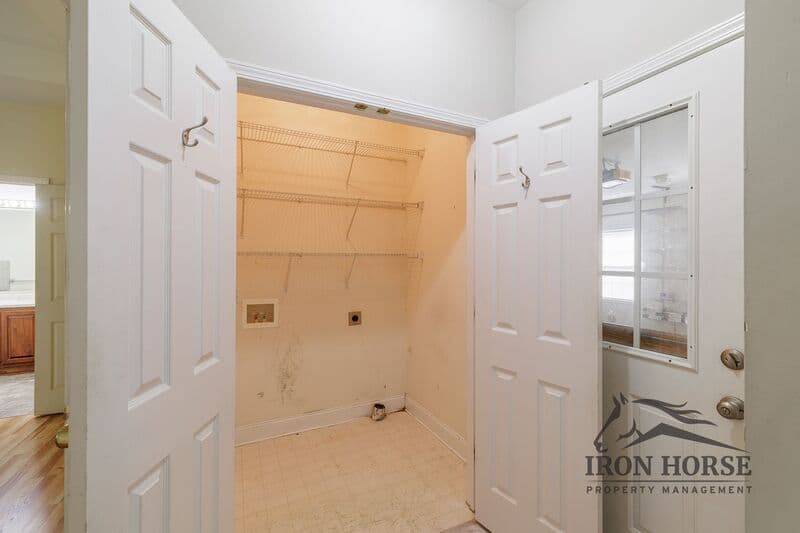 Athens House: 411 Timber Creek Dr