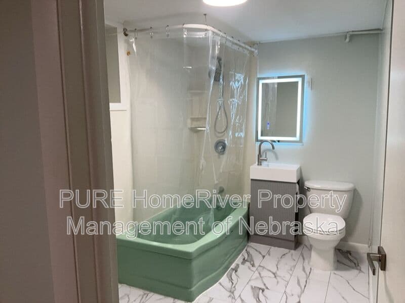 Omaha Condo: 1021 S 30th Ave