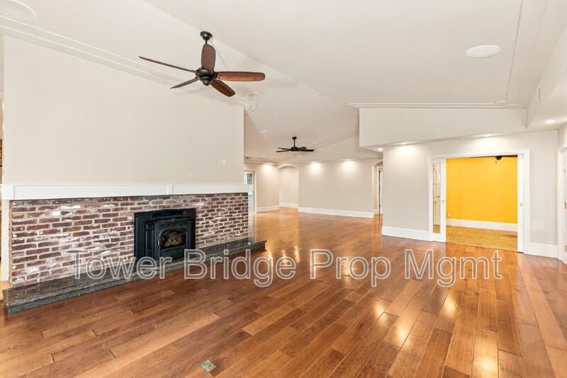 Fair Oaks House: 5770 Hoffman Lane